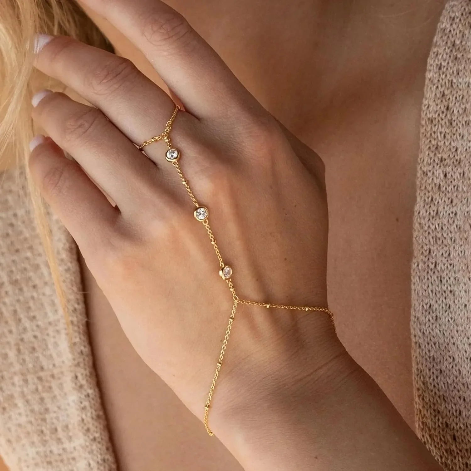 Hand chain Gold/Silver